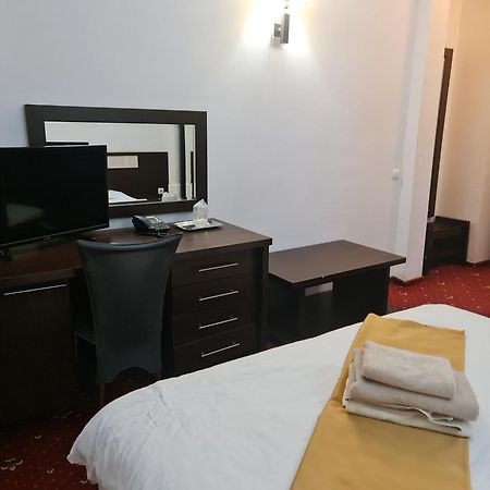 Hotel Magic Gt Trivale Piteşti Exterior foto