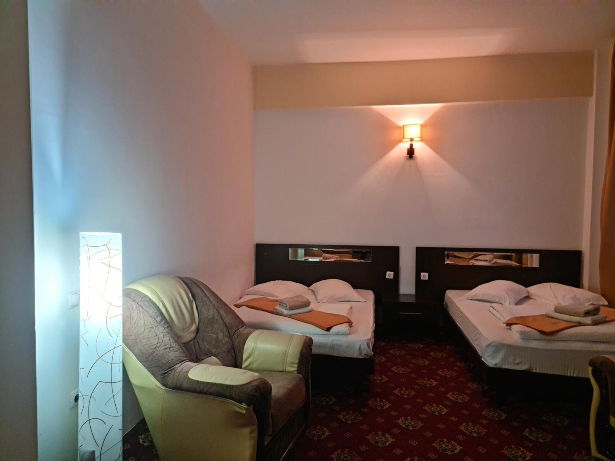 Hotel Magic Gt Trivale Piteşti Exterior foto