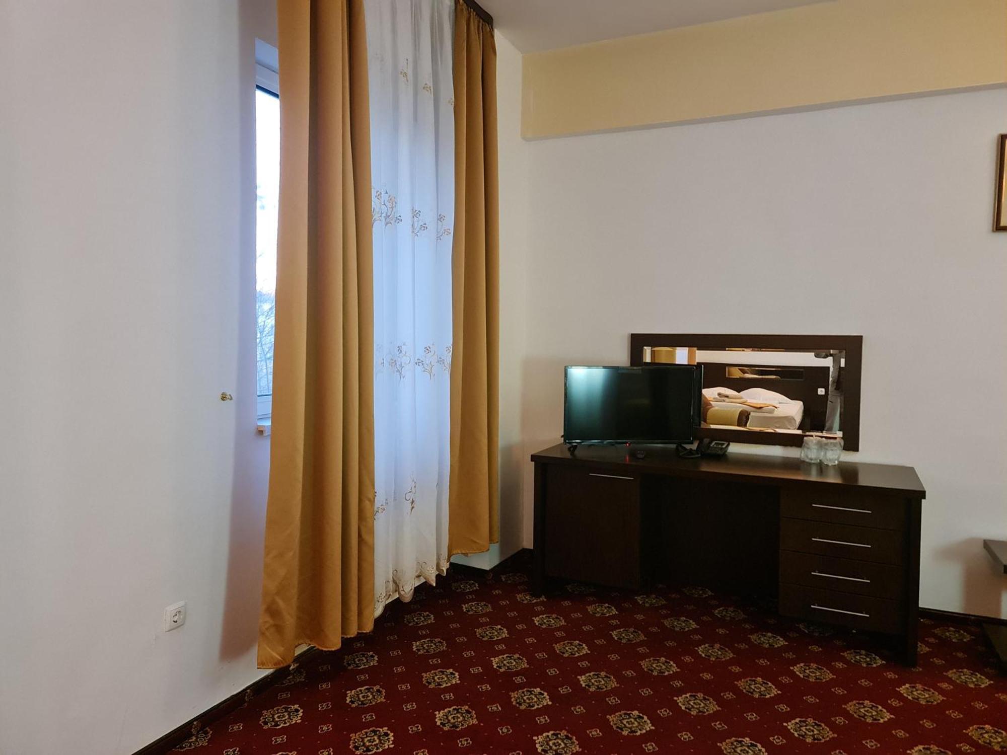 Hotel Magic Gt Trivale Piteşti Exterior foto